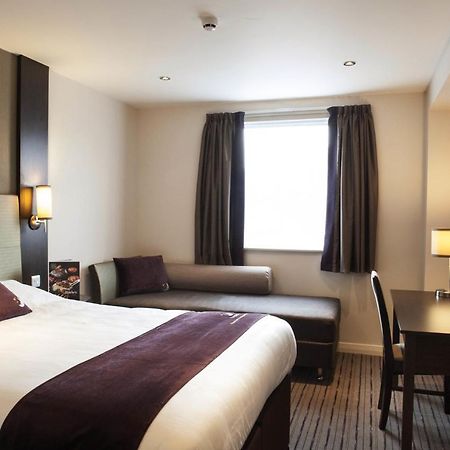 Premier Inn London Greenford Экстерьер фото