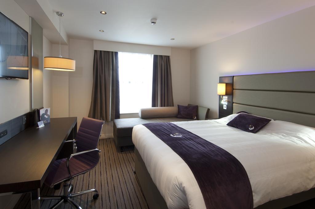 Premier Inn London Greenford Номер фото