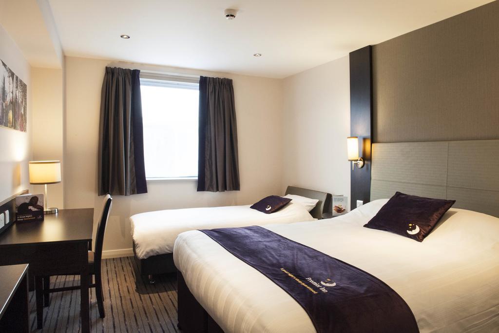 Premier Inn London Greenford Номер фото
