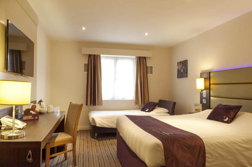 Premier Inn London Greenford Номер фото