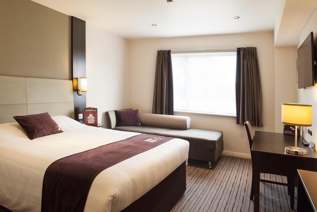 Premier Inn London Greenford Номер фото