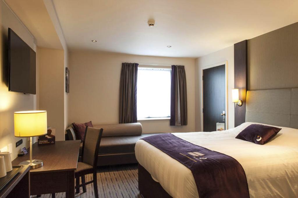 Premier Inn London Greenford Экстерьер фото