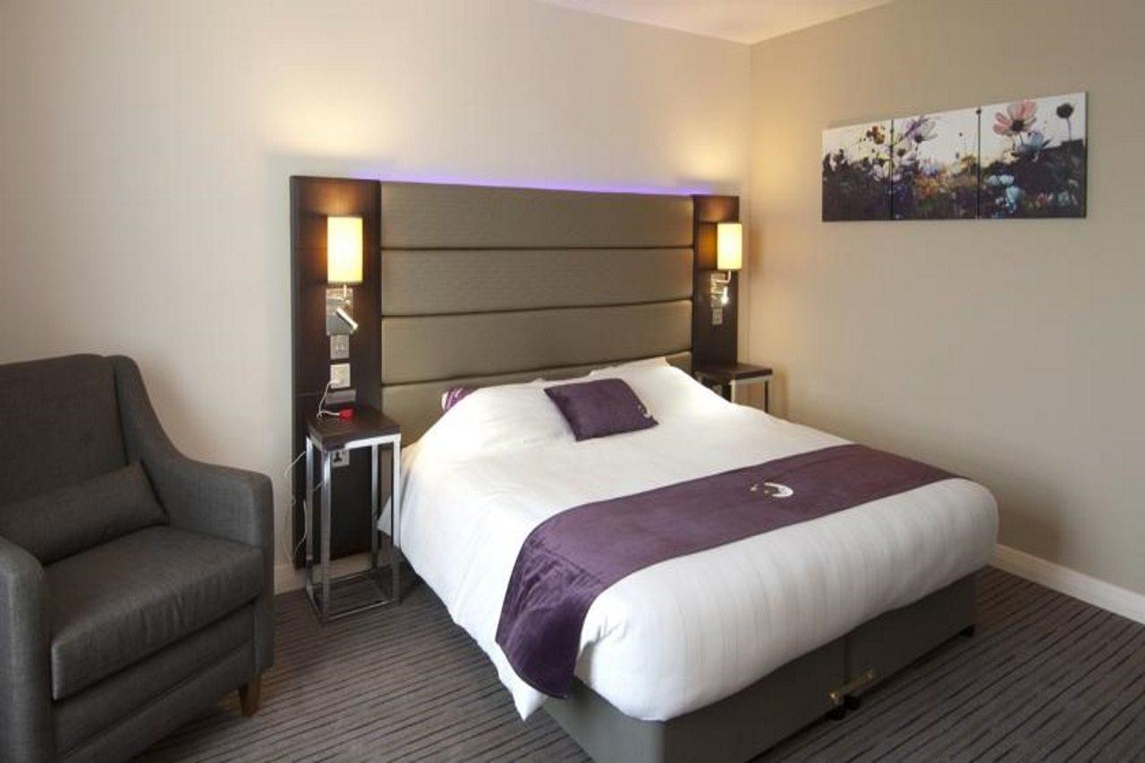 Premier Inn London Greenford Экстерьер фото