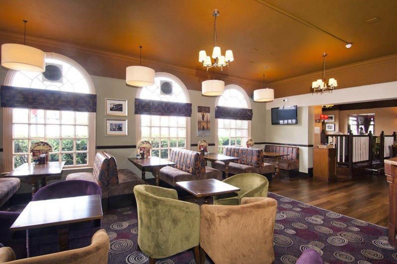 Premier Inn London Greenford Экстерьер фото