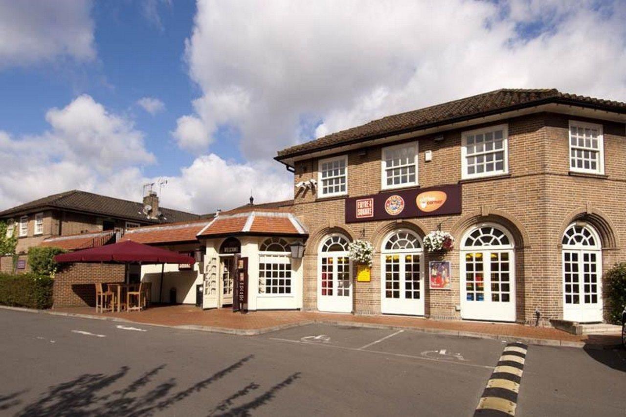 Premier Inn London Greenford Экстерьер фото