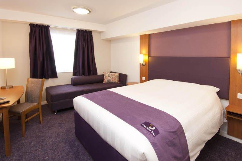 Premier Inn London Greenford Экстерьер фото