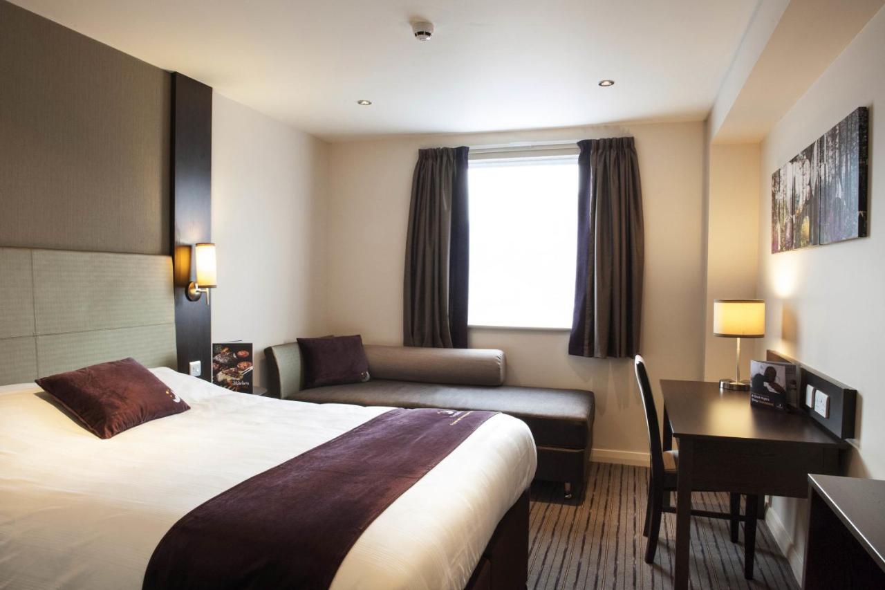 Premier Inn London Greenford Экстерьер фото